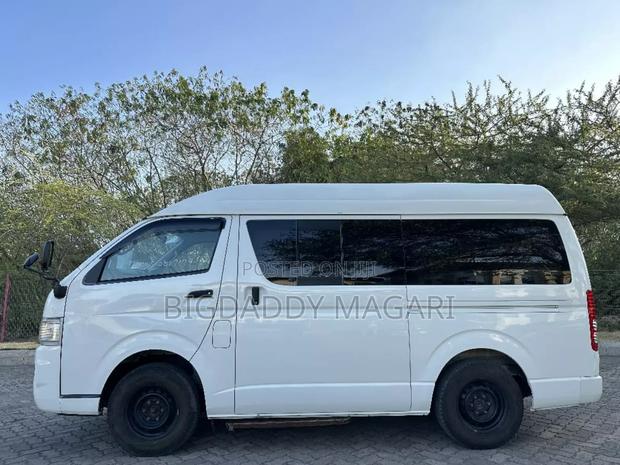 Toyota HiAce 2006 White