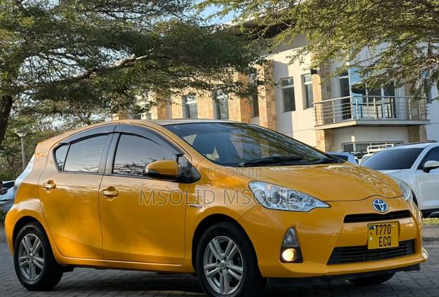 Toyota Aqua 2014 Yellow