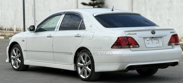 Toyota Crown 2007 White