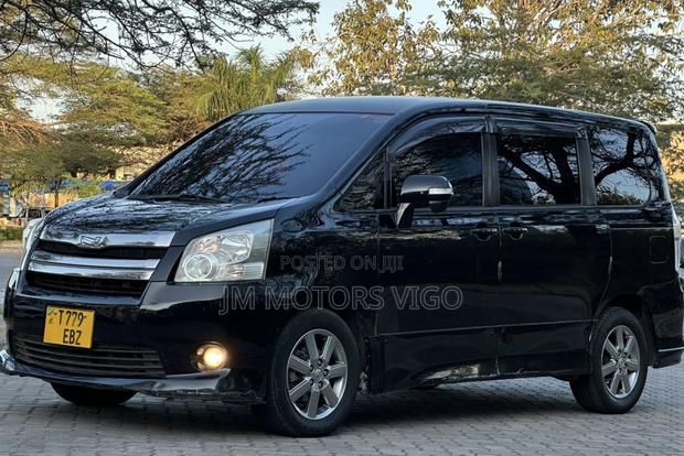 Toyota Noah 2009 Black