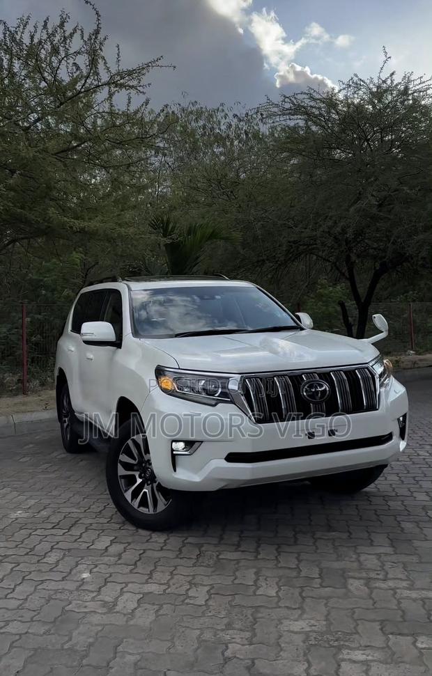 Toyota Land Cruiser Prado 2.7 2023 White