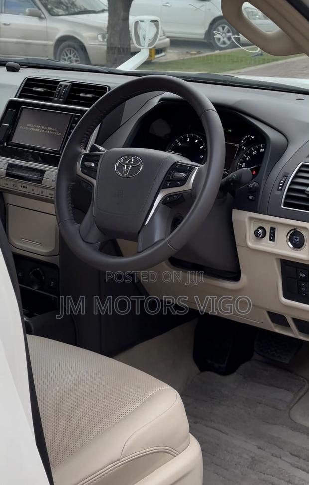 Toyota Land Cruiser Prado 2.7 2023 White