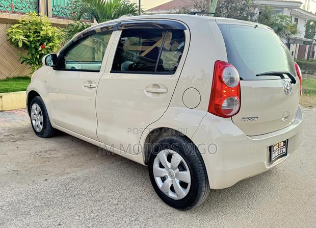 Toyota Passo 2011 Beige