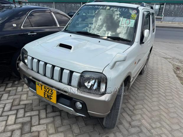 Suzuki Jimny 2000 White
