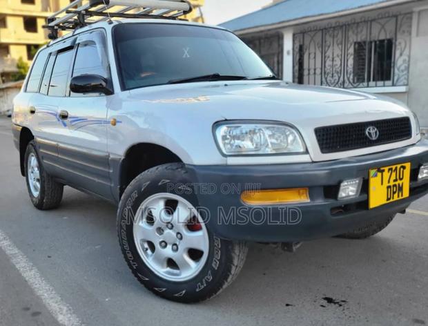 Toyota RAV4 1999 Silver