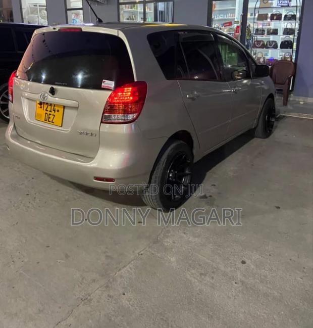Toyota Corolla Spacio 2006 Gold