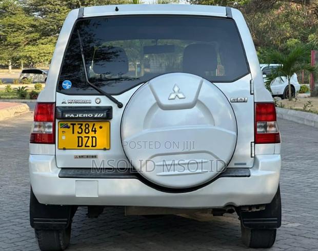 Mitsubishi Pajero 2004 White