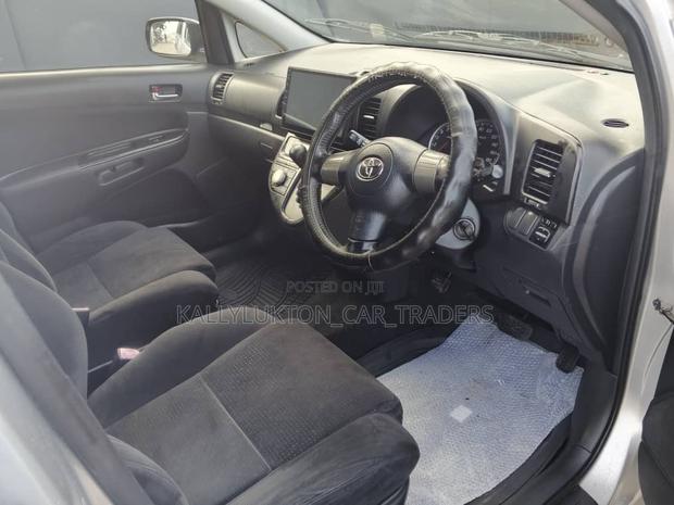 Toyota Wish 2005 Silver