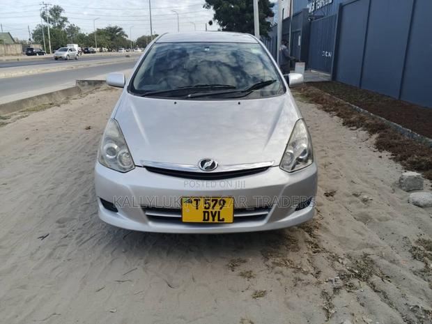 Toyota Wish 2005 Silver