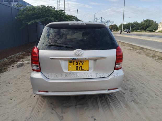Toyota Wish 2005 Silver