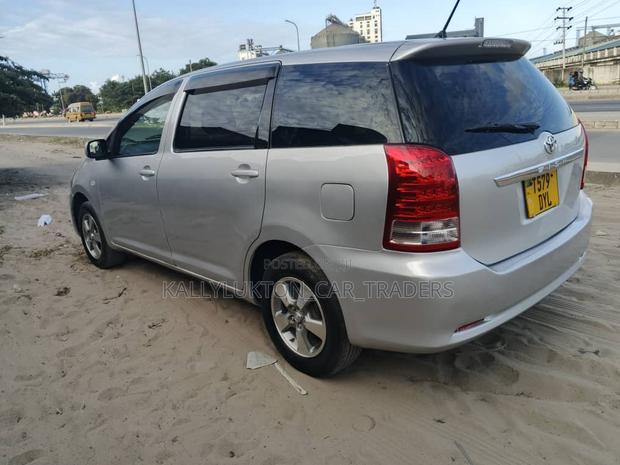 Toyota Wish 2005 Silver