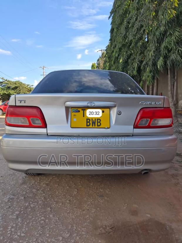 Toyota Carina 1.5 FWD Sedan 2000 Silver