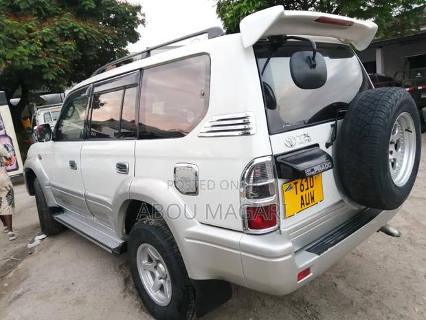 Toyota Land Cruiser 2003 Off white