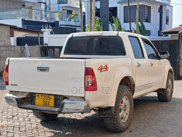 Isuzu D-MAX 2011 White