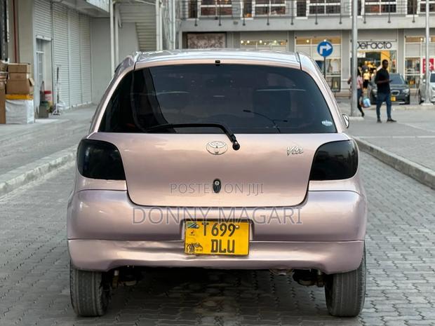 Toyota Vitz 2004 Pink
