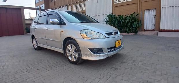 Toyota Ipsum 2005 Silver