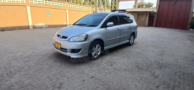 Toyota Ipsum 2005 Silver