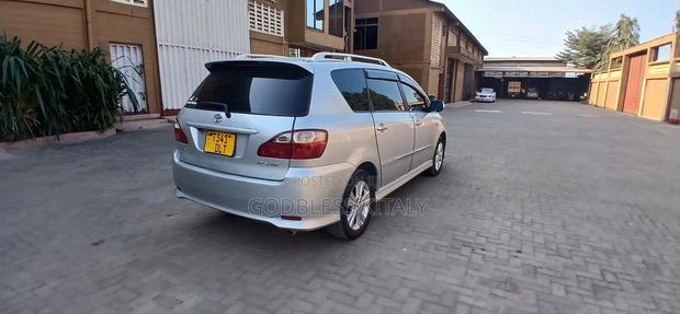 Toyota Ipsum 2005 Silver