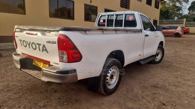Toyota Hilux 2019 White