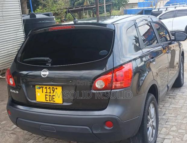 Nissan Dualis 2012 Black