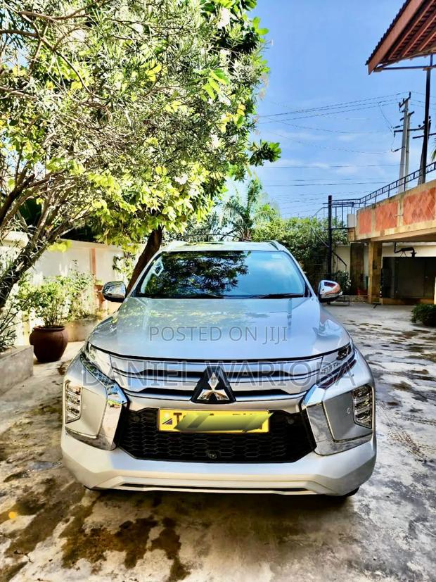 Mitsubishi Pajero V90 2.8 GLS/GLX 2021 Silver