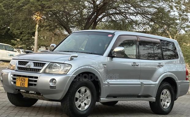 Mitsubishi Pajero 2005 Silver