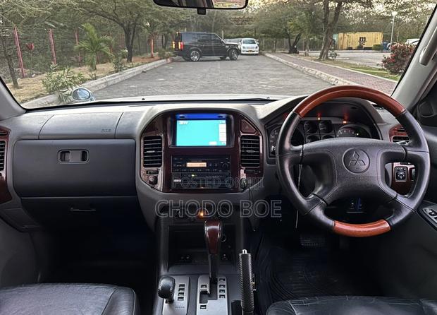 Mitsubishi Pajero 2005 Silver