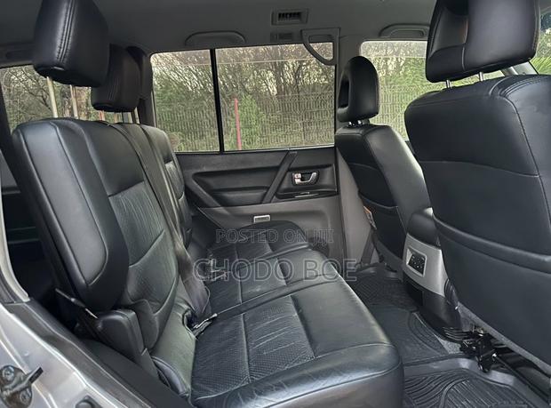 Mitsubishi Pajero 2005 Silver