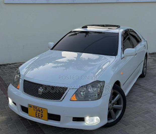 Toyota Crown 2006 White