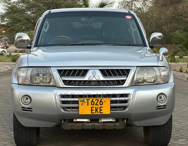 Mitsubishi Pajero 2005 Silver