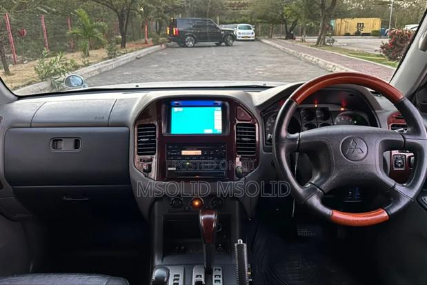 Mitsubishi Pajero 2005 Silver