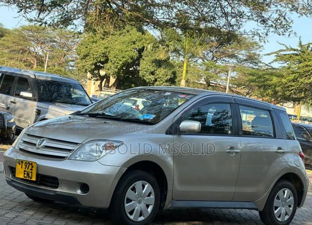Toyota IST 2004 Silver