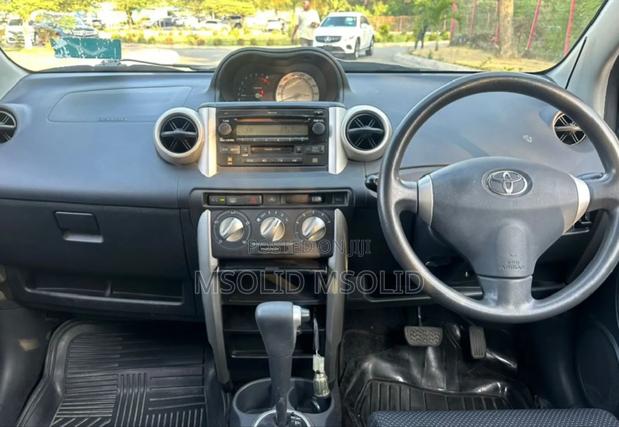 Toyota IST 2004 Silver
