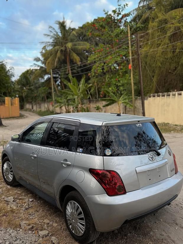 Toyota IST 2005 Silver