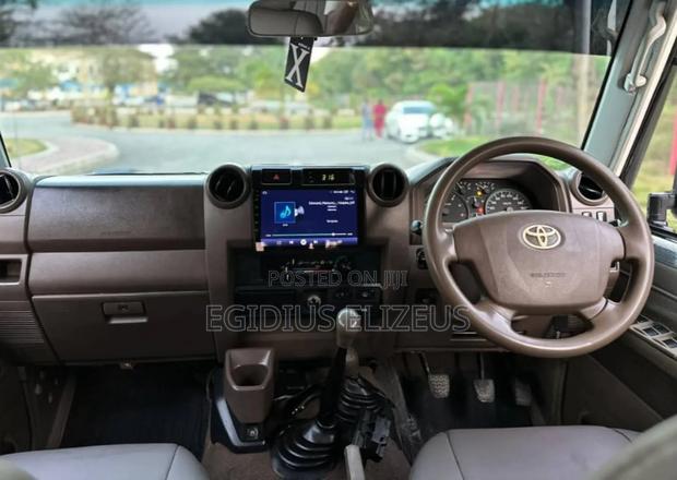 Toyota Land Cruiser 2011 White