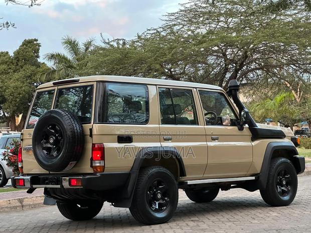 Toyota Land Cruiser 2022 Gold