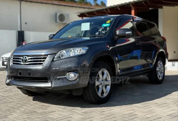 Toyota Vanguard 2012 Gray