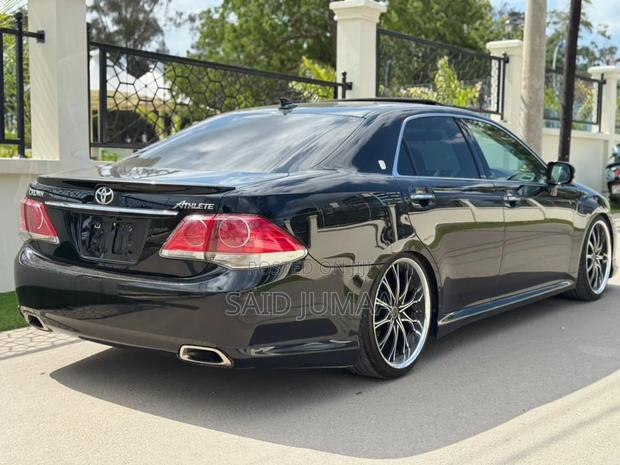 Toyota Crown 2010 Black
