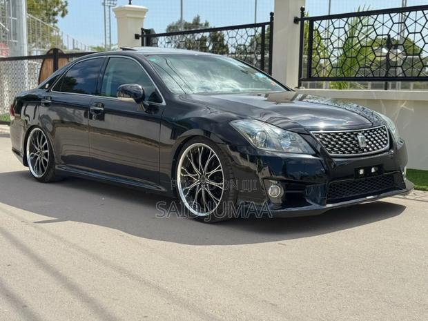 Toyota Crown 2010 Black