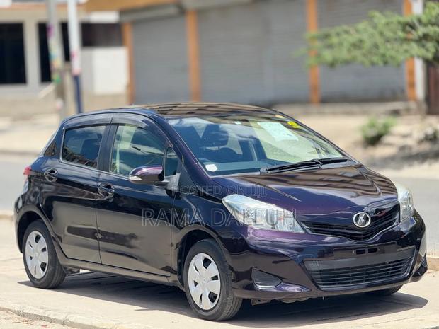 Toyota Vitz 2011 Burgundy