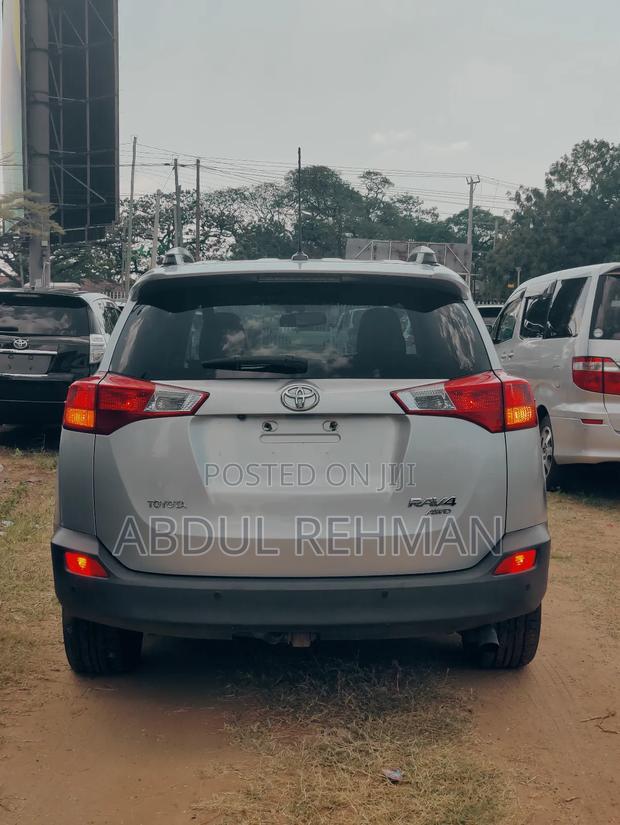 Toyota RAV4 Limited 4dr SUV AWD (2.5L 4cyl 6A) 2014 Silver