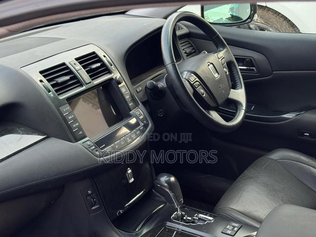 Toyota Crown 2010 Black