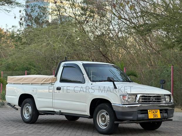 Toyota Hilux 1998 White