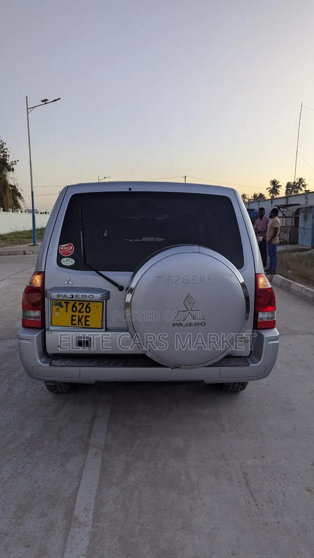 Mitsubishi Pajero 2005 Gray