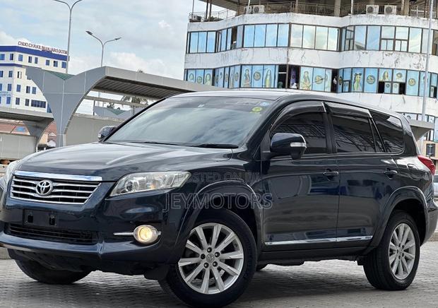 Toyota Vanguard 2011 Black