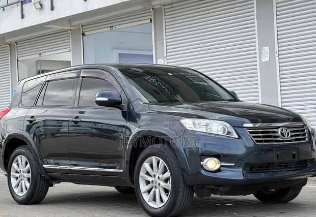 Toyota Vanguard 2011 Black