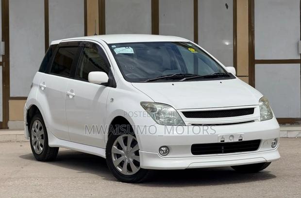 Toyota IST 2005 Off white