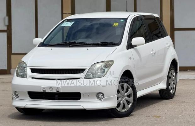 Toyota IST 2005 Off white