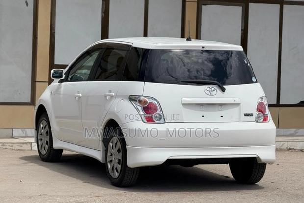 Toyota IST 2005 Off white