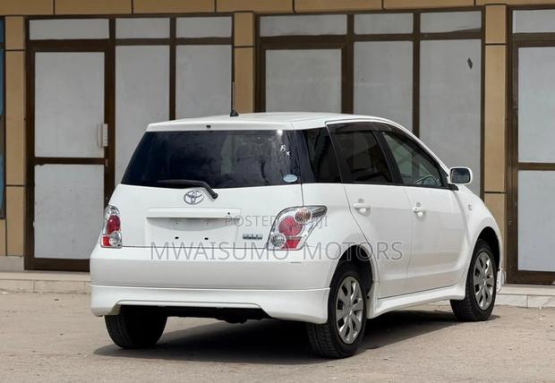 Toyota IST 2005 Off white